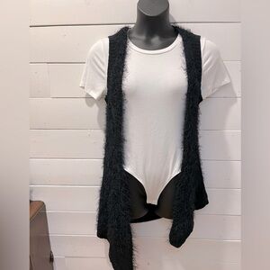 📍🖤GESTUZ – Black Fuzzy Knit Asymmetrical Sleeveless Top – Size S